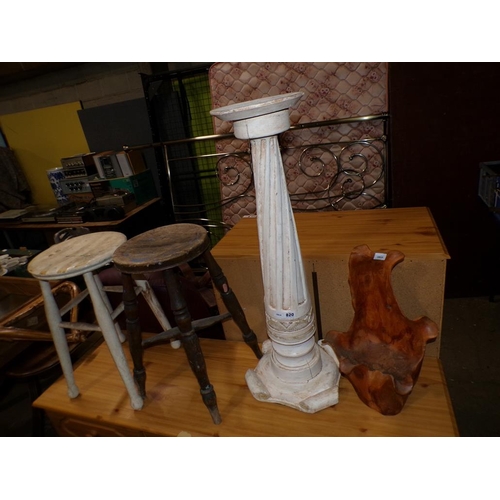 820 - TORCHERE STAND, ROOT CARVING AND TWO STOOLS