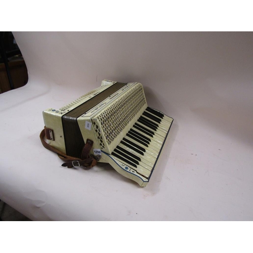 1259 - HOHNER TANGO 3 ACCORDIAN