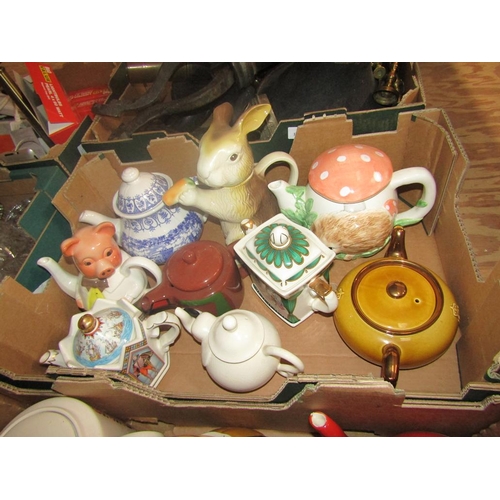 267 - BOX OF NOVELTY TEAPOTS TO INCL SADLER