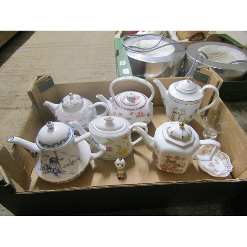 343 - BOX OF TEAPOTS ETC