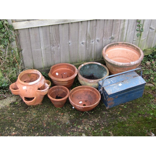 984 - TERRACOTTA POTS AND TOOLBOX