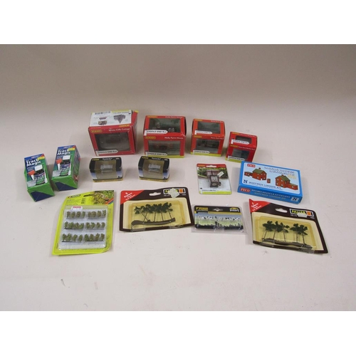 1301 - N GAUGE AND MINIATURE MODEL RAILWAY BUILDINGS, ANIMALS ETC