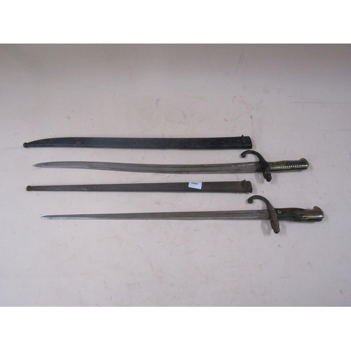 1443 - TWO 19C BAYONETS, BOTH WITH METAL SHEATHS, 70CM & 66CM L