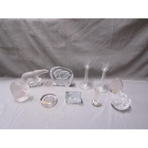 89 - COLLECTION OF ART AND CRYSTAL GLASSWARE