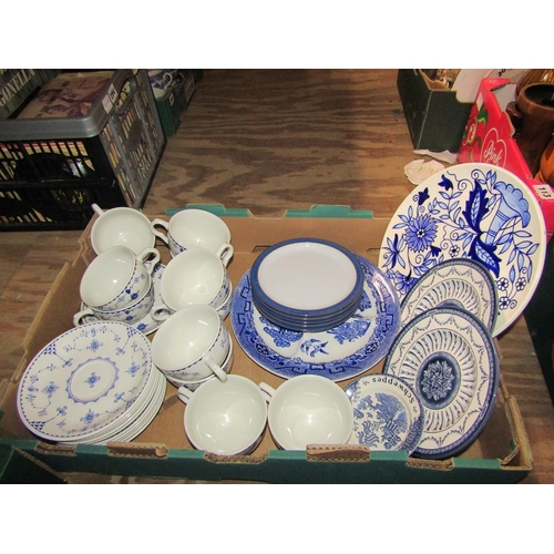 293 - BOX OF TEA/TABLE WARES TO INCL DENMARK PATTERN