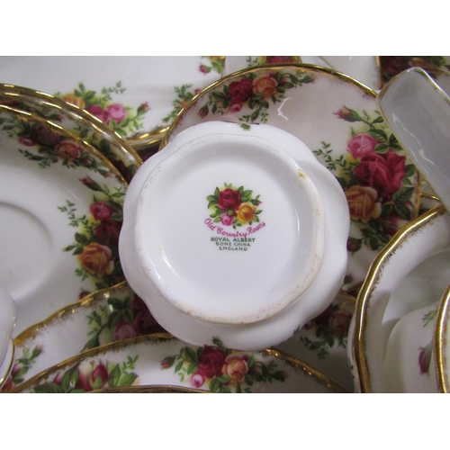 303 - ROYAL ALBERT OLD COUNTRY ROSE SERVICE