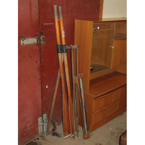 550 - ROWING OARS, CAMERA TRIPOD ETC