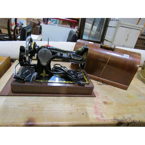 600 - VINTAGE SINGER SEWING MACHINE