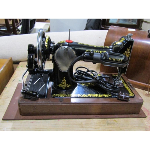 600 - VINTAGE SINGER SEWING MACHINE