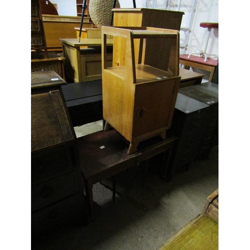 670 - OAK BEDSIDE CUPBOARD AND A LEATHER TOP TABLE