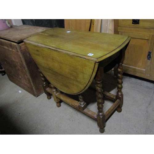 675 - 1930s OAK GATELEG TABLE