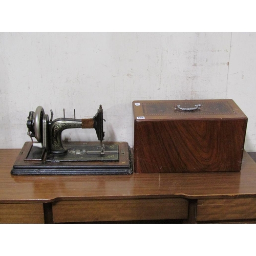 698 - VINTAGE SEWING MACHINE