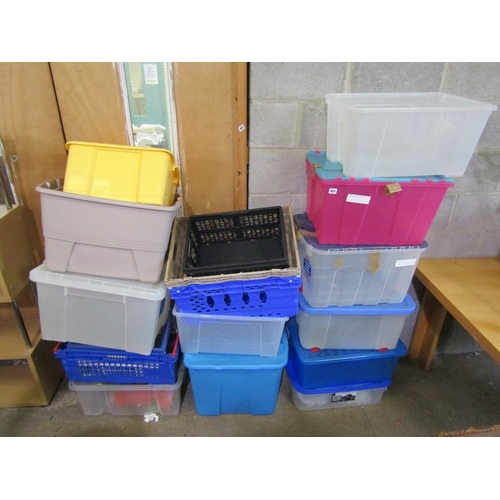 801 - LARGE QTY OF PLASTIC CRATES