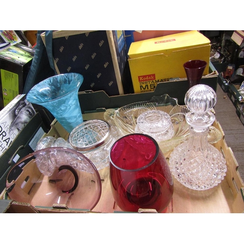 507 - BOX OF GLASSWARE TO INCL ART GLASS