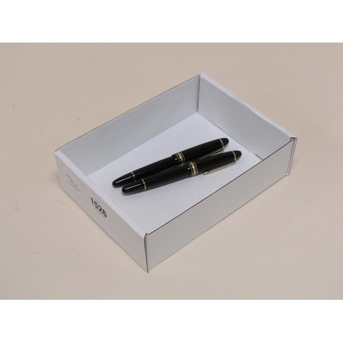 1526 - MONT BLANC 14ct NIB FOUNTAIN PEN AND BALLPOINT PEN SET