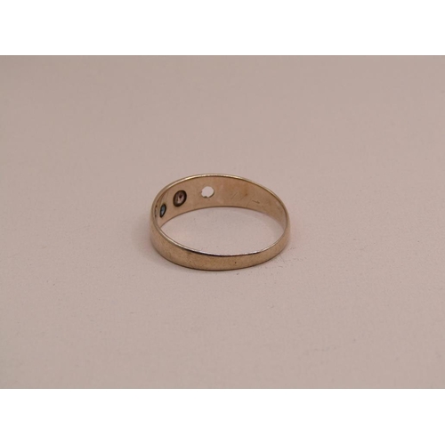 1555 - GOLD STONE SET RING SIZE Q (ONE STONE MISSING)