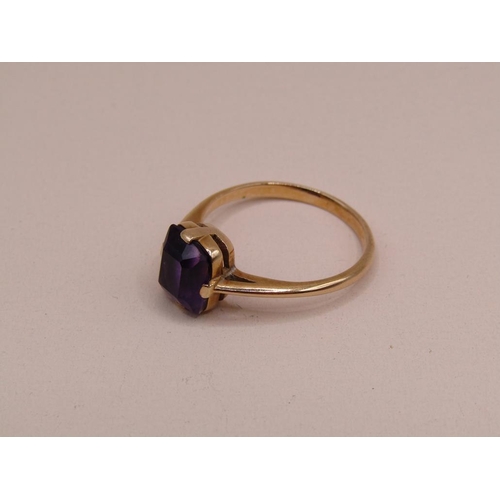 1557 - GOLD AMETHYST COLOURED STONE RING SIZE P 1/2