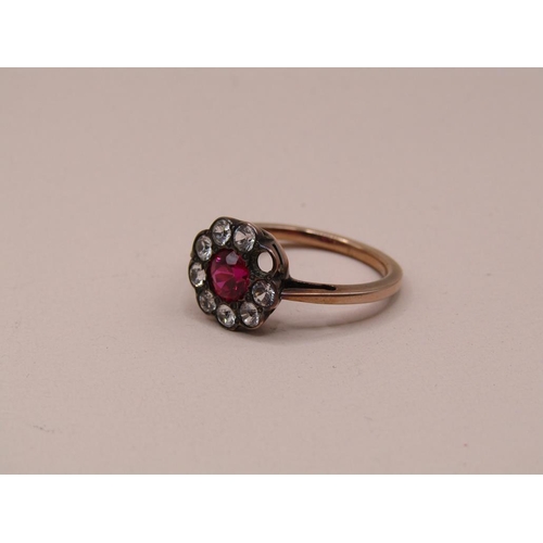 1561 - GOLD STONE SET CLUSTER RING (ONE STONE MISSING) M 1/2