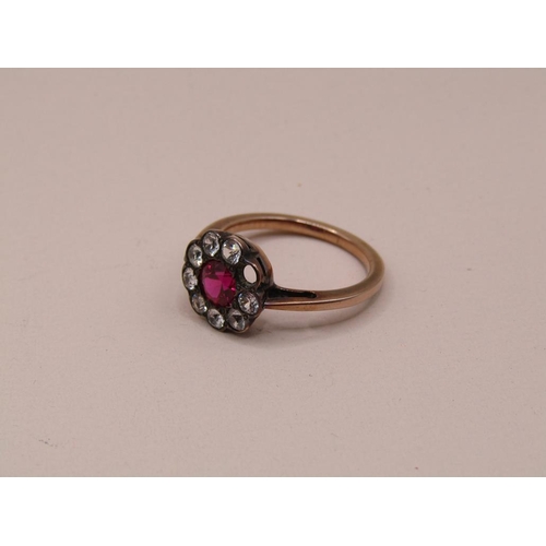 1561 - GOLD STONE SET CLUSTER RING (ONE STONE MISSING) M 1/2