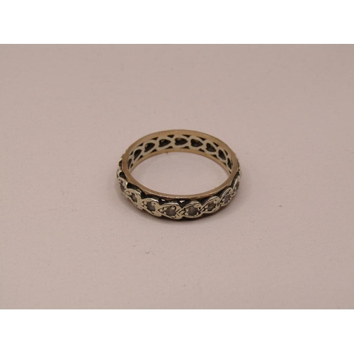 1562 - GOLD AND SILVER STONE SET ETERNITY RING SIZE Q