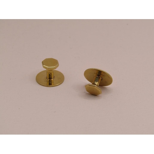 1580 - PAIR OF 18ct GOLD STUDS