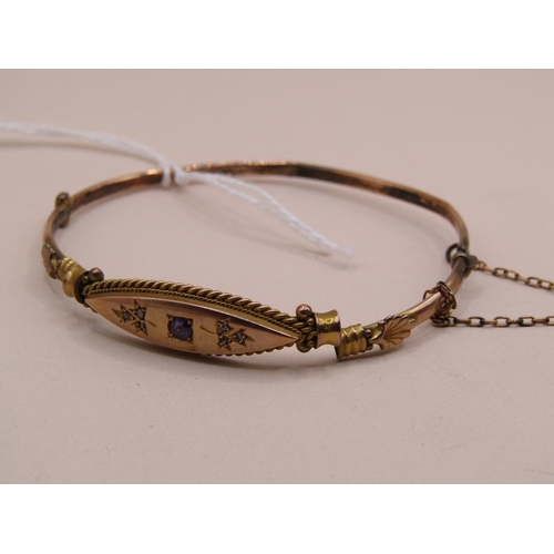 1581 - 9ct GOLD STONE SET BANGLE