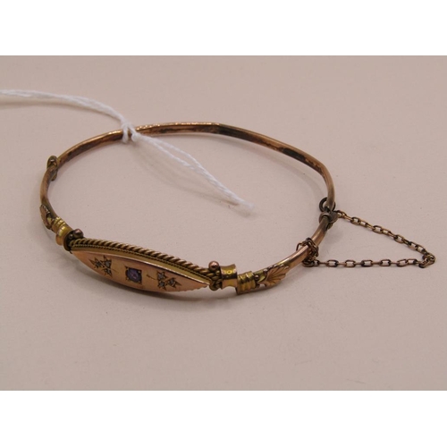 1581 - 9ct GOLD STONE SET BANGLE