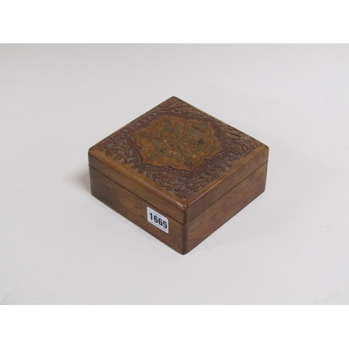 1665 - CARVED WOODEN BOX CONTAINING MIXED COSTUME JEWELLERY, NECKLACES, BROOCHES ETC