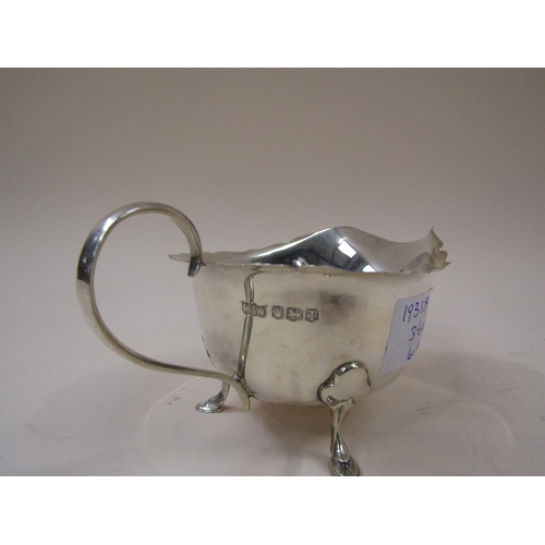 1724 - MAPPIN AND WEBB SILVER SAUCE BOAT 3.6ozt