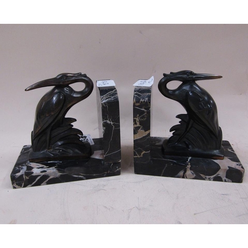 1454 - PAIR OF ART DECO MARBLE BOOKENDS MOUNTED WITH SPELTER BRONZED HERON BIRDS, 15CM H