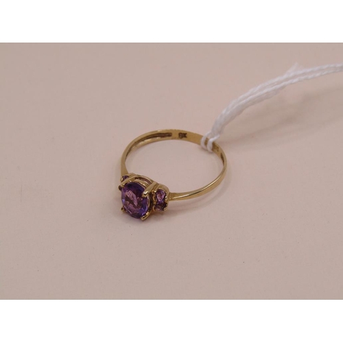 1611 - GOLD AMETHYST 3 STONE RING SIZE O