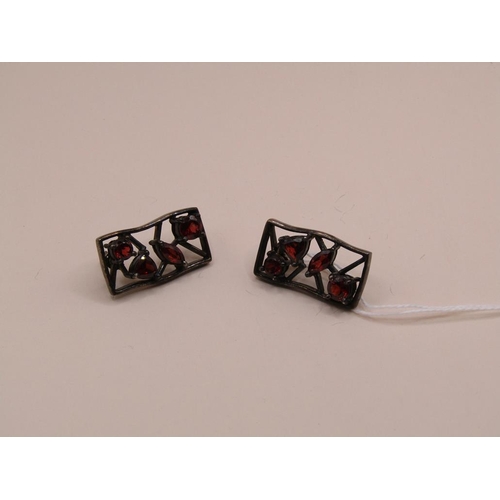 1637 - SILVER GARNET EARRINGS