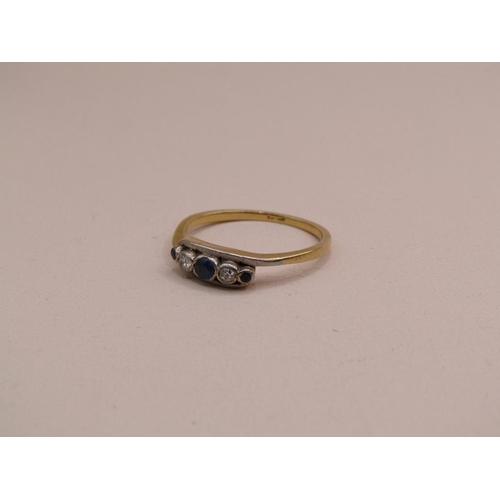 1558 - 18ct GOLD DIAMOND RING 2.2g