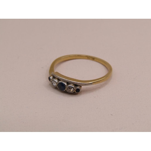 1558 - 18ct GOLD DIAMOND RING 2.2g