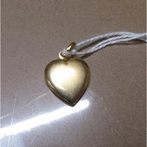 1545 - 18ct GOLD PENDANT HEART 2.3g