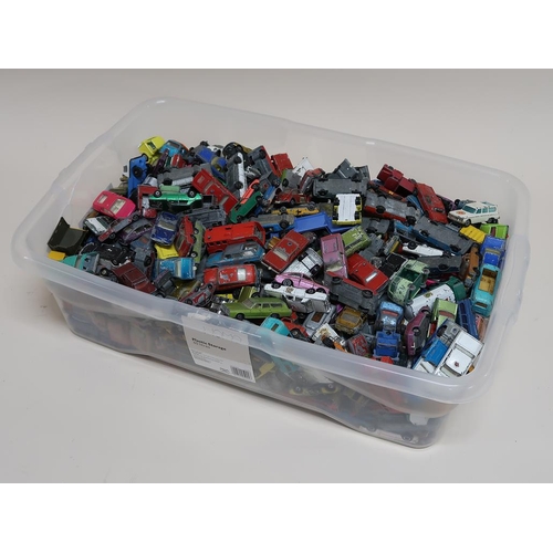 1290 - BOX OF MIXED DIECAST VEHICLES