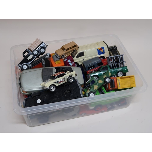 1303 - BOX OF MIXED DIECAST VEHICLES