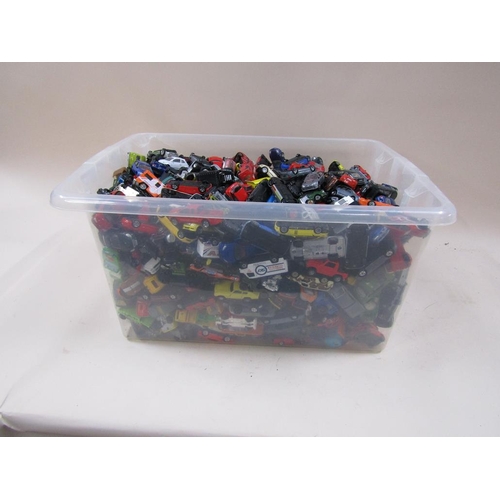 1336 - BOX OF MIXED DIECAST VEHICLES