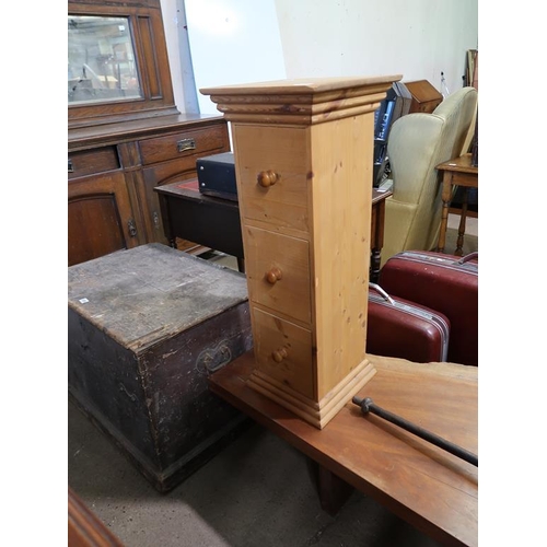 581 - PINE PEDESTAL CHEST