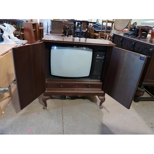 588 - VINTAGE TV IN CABINET