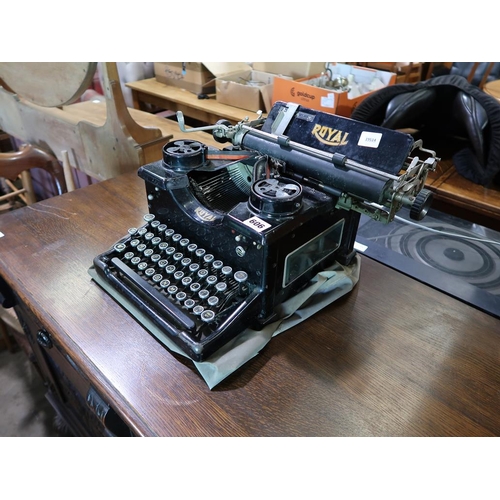 606 - VINTAGE TYPEWRITER