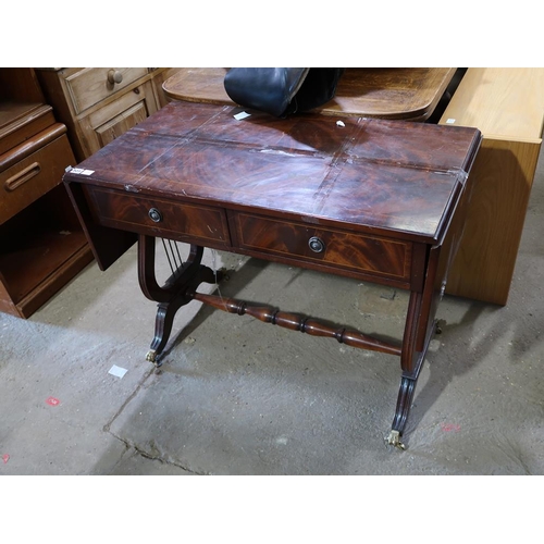 623 - REPRODUCTION MAHOGANY SOFA TABLE