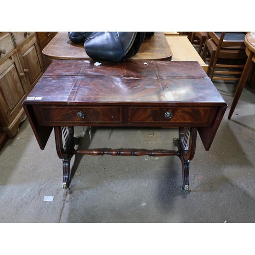 623 - REPRODUCTION MAHOGANY SOFA TABLE