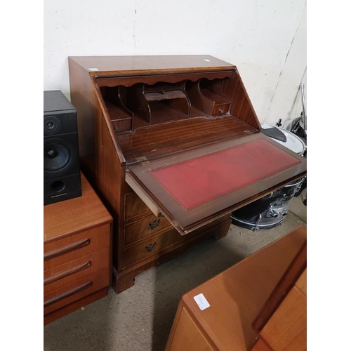 633 - REPRODUCTION MAHOGANY BUREAU