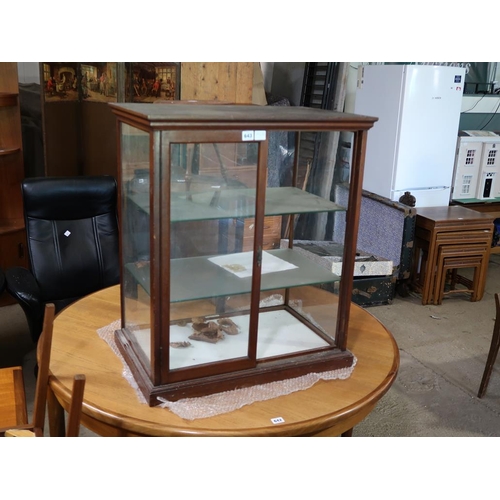 643 - TABLE TOP DISPLAY CABINET