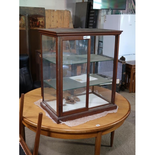 643 - TABLE TOP DISPLAY CABINET