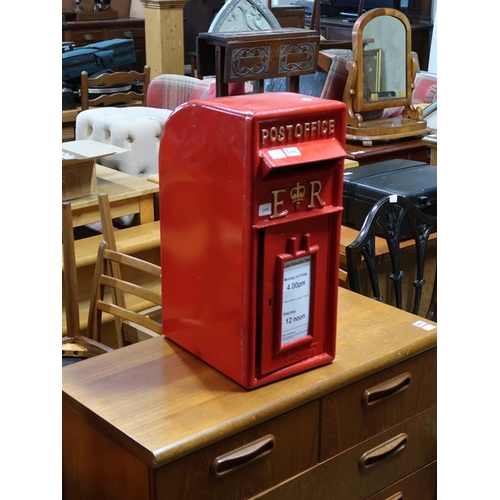 646 - CAST IRON REPRODUCTION POST BOX