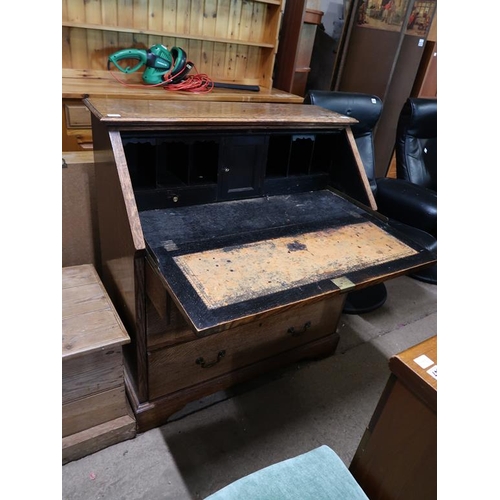 658 - OAK BUREAU