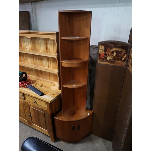 672 - TEAK CORNER UNIT