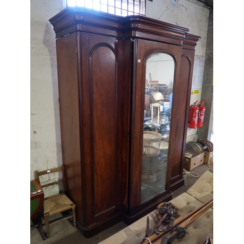 681 - VICTORIAN MAHOGANY TRIPLE WARDROBE